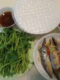 Cá nục hấp cuốn bánh tráng