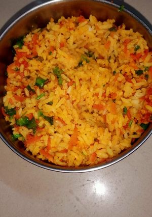 फ्राई चावल(fry chawal recipe in hindi) रेसिपी मुख्य फोटो