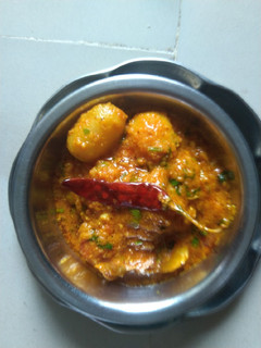 दम आलू (dum aloo recipe in Hindi) रेसिपी मुख्य फोटो