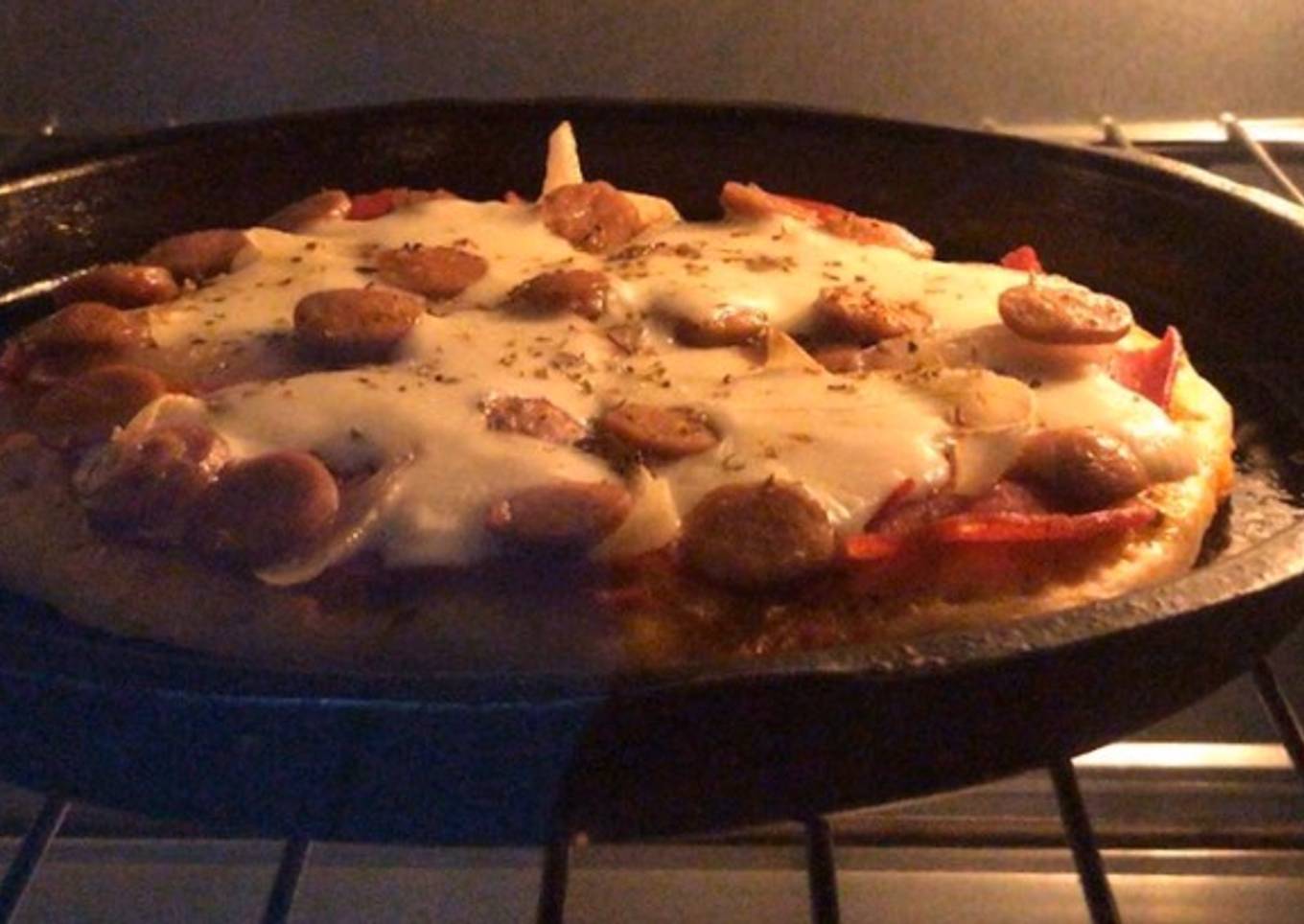 'Meat lovers' pizza + saus