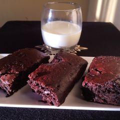 A picture of Chocolate chunk brownies.