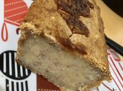 Una foto de budin sin huevo con banana
