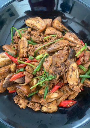 รูปของ เห็ดฟางผัดหมูสับทรงเครื่อง