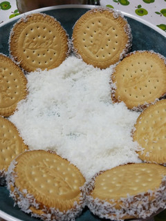 Una foto de Alfajores de galletitas y coco