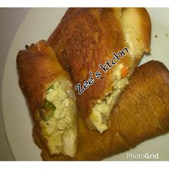 A picture of Bread roll and scramble egg filling.