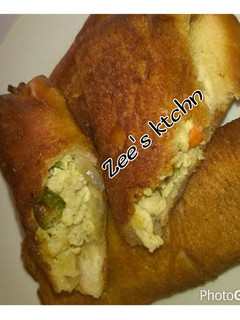 A picture of Bread roll and scramble egg filling.