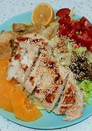 عکسی از دستور سالاد مرغ گریل