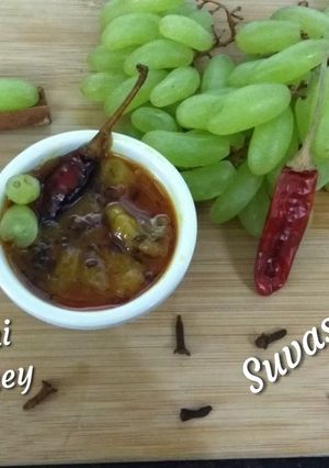A picture of Green Grapes Ki Khatti Meethi Sabzi / Chutney.