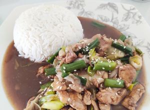 Una foto de Pollo estilo mongoliano