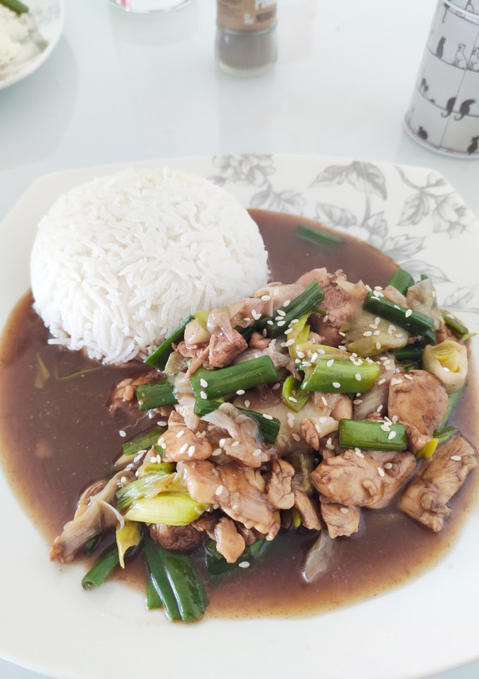 Una foto de Pollo estilo mongoliano