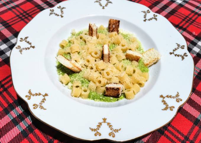 Ricetta di Qualsiasi notte della settimana Ditali rigati su letto di vellutata di zucchine