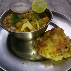 A picture of Aloo Tikki.