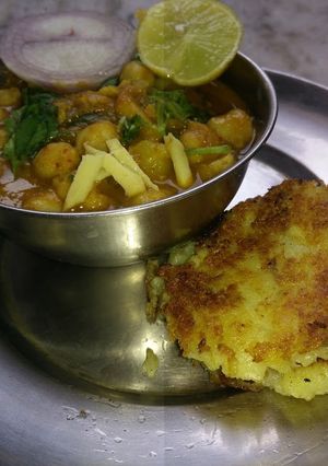A picture of Aloo Tikki.