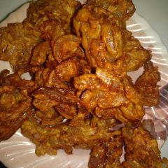 A picture of Recipe of kaanda bhajiyas with green chillies,indian snakes.