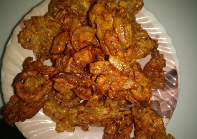 Recipe of kaanda bhajiyas with green chillies,indian snakes