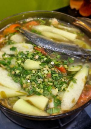 Hình của món Canh Chua Cá Nấu Lá Me.