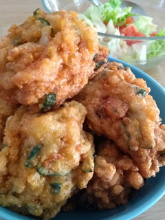 Una foto de Buñuelos de calabacines con harina de maíz
