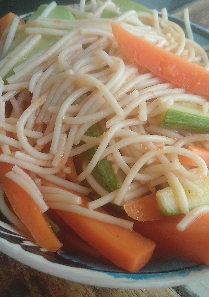 Una foto de Espagueti con vegetales