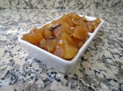 Una foto de chutney de pera