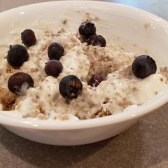 A picture of Quinoa Yogurt & Blueberry bowl.
