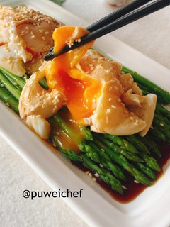 水煮蘆筍佐水波蛋 的食譜成品照片