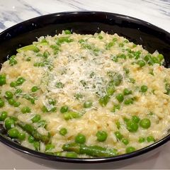 A picture of Asparagus and peas risotto.