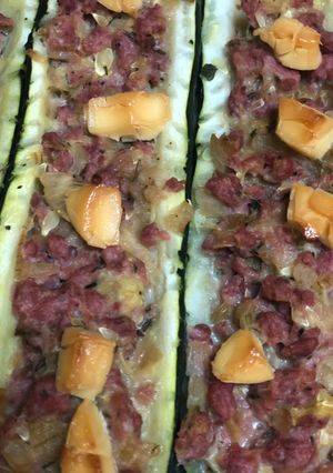 Una foto de Calabacín relleno de carne