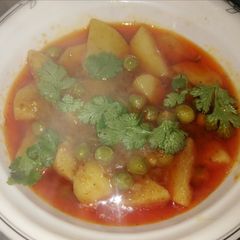 A picture of Aloo matar.