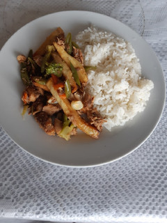 Una foto de Salteado de verduras con atún 😋