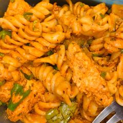 A picture of Spicy chicken pasta.