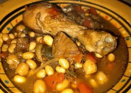 Poulet aux figues et graines de soja à la marocaine