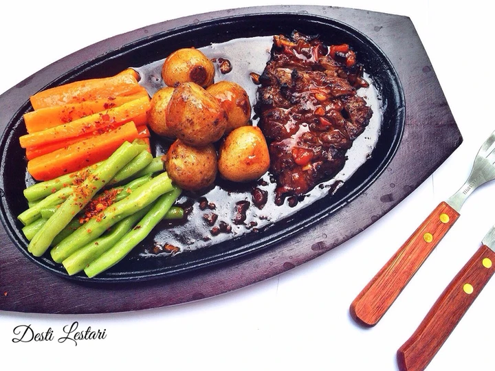 Langkah Gampang Membikin Resep Beef steak BBQ sauce yang  Bikin Ketagihan Anti Ribet, Bikin Ngiler