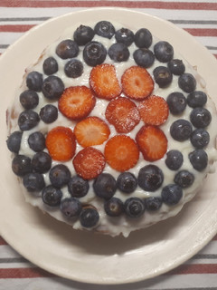 Diétás torta bogyós gyümölcsökkel recept fotója