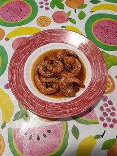 Una foto de Langostinos al vermouth