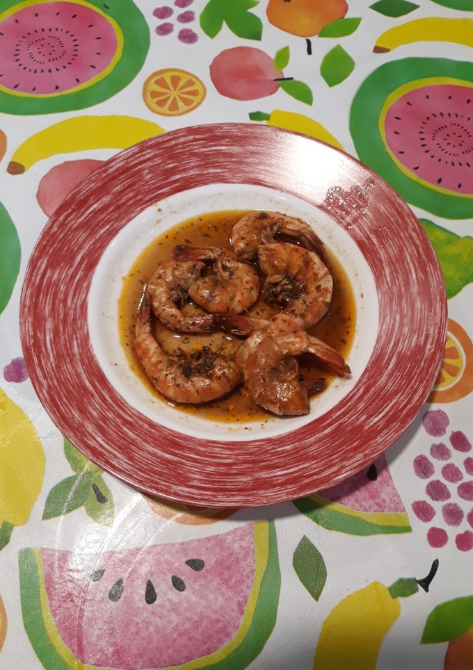Una foto de Langostinos al vermouth