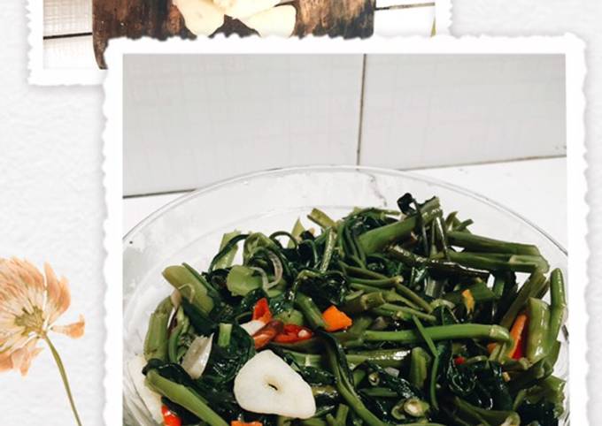 Bagaimana Menyiapkan Tumis Kangkung Rawit Anti Gagal
