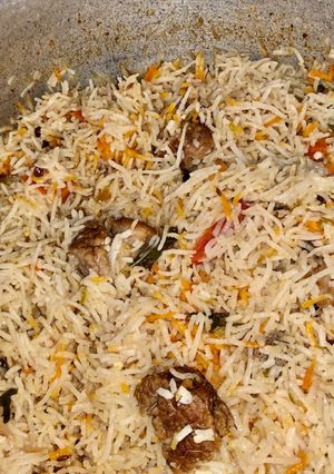 A picture of Beef yakhni pulao.