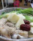 電鍋料理-色澤清透、味淡微甘的山藥芥菜排骨湯