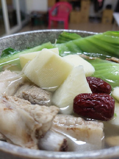 電鍋料理-色澤清透、味淡微甘的山藥芥菜排骨湯 的食譜成品照片