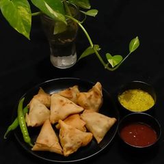 A picture of Cheese paneer mini samosa.