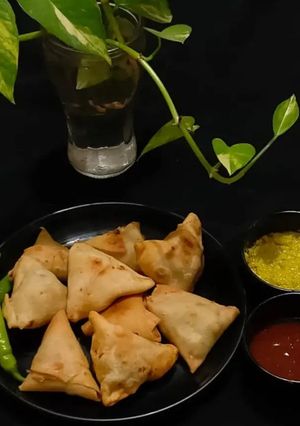 A picture of Cheese paneer mini samosa.