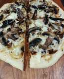 Pizza de cebolla y champiñones