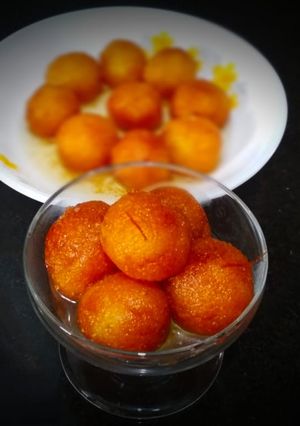सूजी के गुलाब जामुन (Suji ke gulab jamun recipe in hindi) रेसिपी मुख्य फोटो