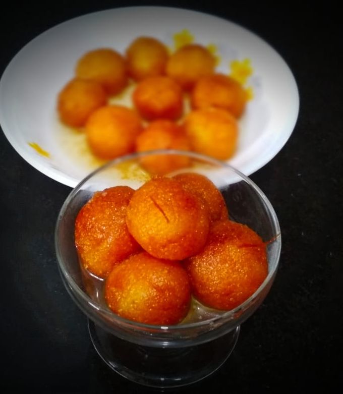 सूजी के गुलाब जामुन (Suji ke gulab jamun recipe in hindi) रेसिपी मुख्य फोटो