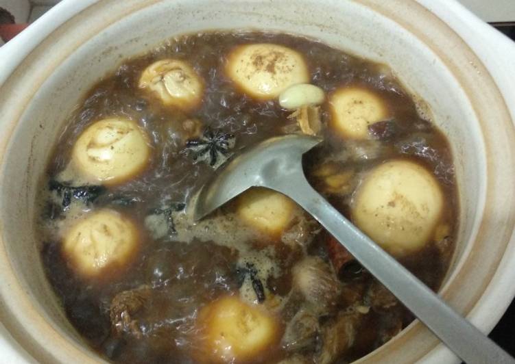 Braised egg with dark soya sauce