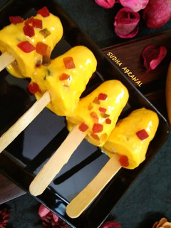 मैंगो मलाई कुल्फी (mango Malai Kulfi recipe in hindi) रेसिपी मुख्य फोटो