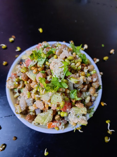 A picture of Protein sprouts salad.