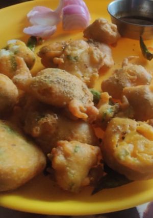 A picture of Fritters or Pakore.