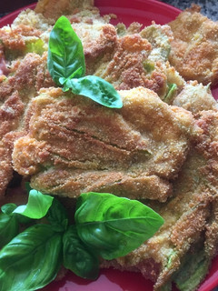 Foto di Fiori di zucchina con intruso!