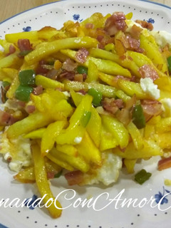 Una foto de Huevos Rotos con Jamón y Bacón